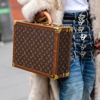 130 Tahun Monogram Louis Vuitton: Sejarah, Inovasi, dan Warisan Abadi