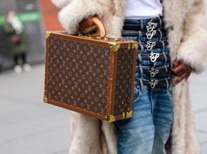 130 Tahun Monogram Louis Vuitton: Sejarah, Inovasi, dan Warisan Abadi