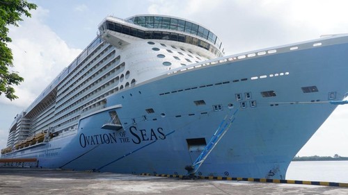 MV Ovation of the Seas bersandar di Pelabuhan Benoa, Denpasar, Kamis (1/1/2026). (Dok. Pelabuhan Benoa)