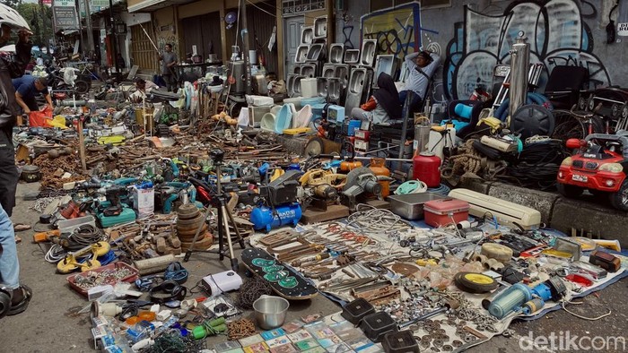 Pasar Loak Astana Anyar: Tempat Berburu Harta Karun Barang Vintage
