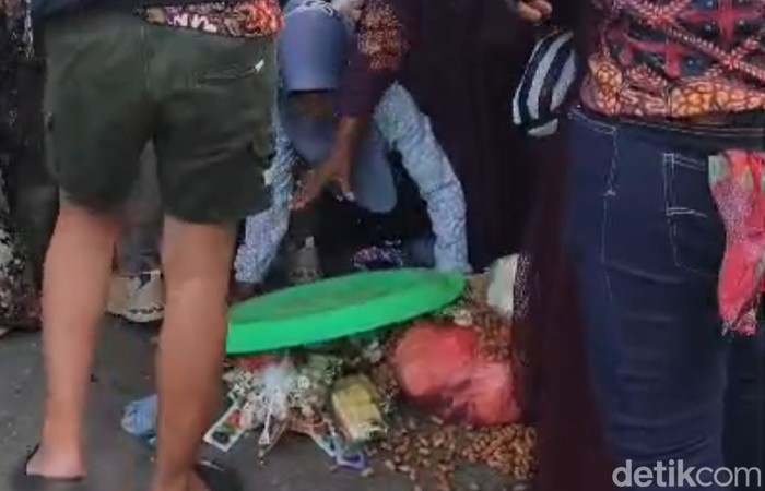 Valen Belum Tiba di Pamekasan, Penonton Membludak hingga Terjatuh