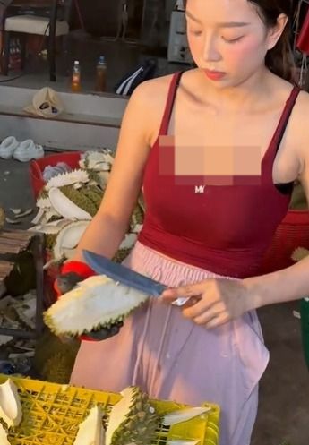 Penjual durian cantik Viral! Sosok Penjual Durian Cantik Jadi Sorotan di Pasar Malam
