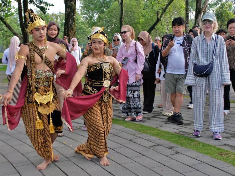 Borobudur Sambut Wisatawan Pertama Tahun 2026 dengan Tari Tradisional