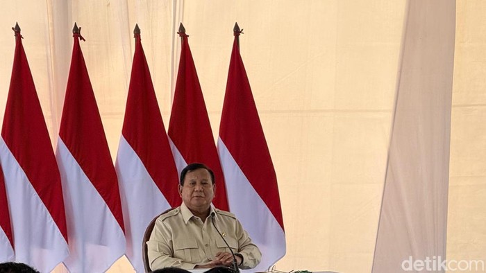 Prabowo Protes Atap Huntara buat Korban Banjir Sumatera Pakai Seng