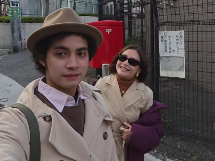 Prilly Latuconsina-Omara Nikmati Malam Tahun Baru Tanpa Kembang Api di Jepang