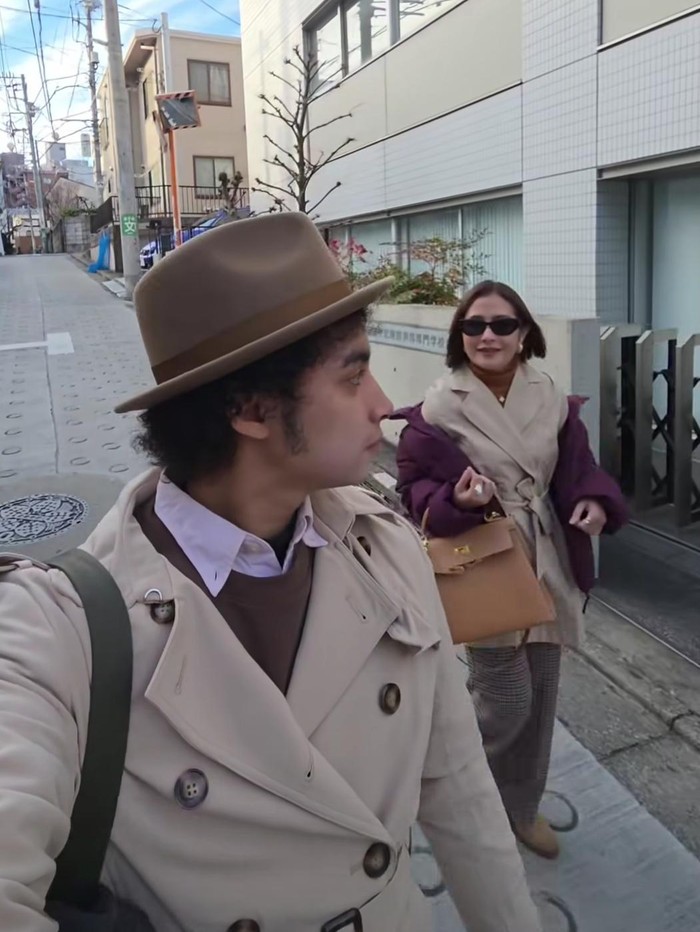 Prilly Latuconsina dan Omara Esteghlal liburan tahun baru 2026 ke Jepang.