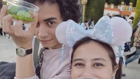 Prilly kecil lagi kegirangan akhirnya bisa sampai DisneySea di umur 29 tahun ini, tulisnya. Foto: Instagram @prillylatuconsina96