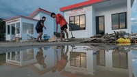 Berdasarkan keterangan kontraktor proyek, progres pembangunan Kampung Nelayan Merah Putih (KNMP) yang meliputi 26 bangunan fisik dan sejumlah fasilitas penunjang lainnya di kawasan tersebut telah mencapai 98 persen. ANTARA FOTO/Andry Denisah