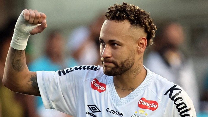 Soccer Football - Brasileiro Championship - Santos v Cruzeiro - Estadio Urbano Caldeira, Santos, Brazil - December 7, 2025 Santos Neymar celebrates after the match REUTERS/Thiago Bernardes     TPX IMAGES OF THE DAY