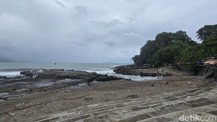 Hari Pertama 2026, Teluk Palabuhanratu Tak Lagi Jadi Lautan Manusia