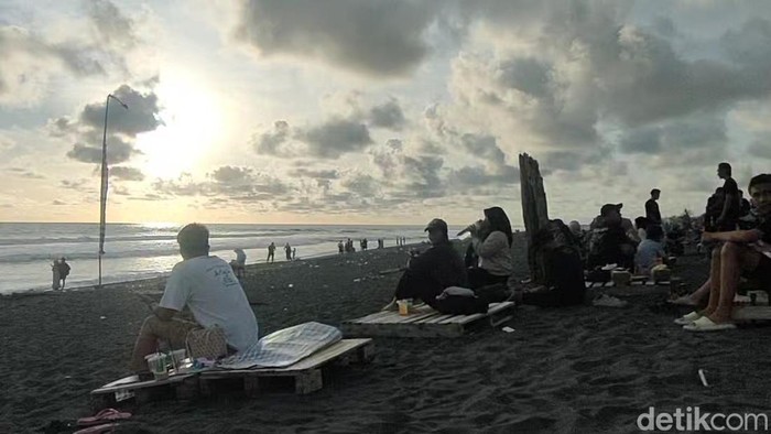 Wajah Baru Pesisir Kulon Progo Kian Estetik, Sunsetnya Juga Cantik