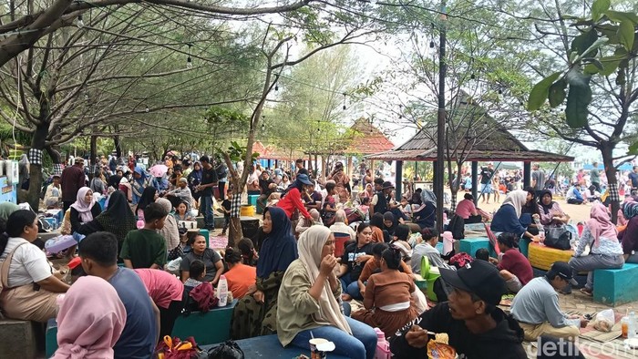 Libur Tahun Baru, Pantai Bali 2 Indramayu Jadi Sasaran Wisatawan