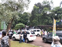 Ragunan Dipadati Pengunjung, Petugas dan Posko Kesehatan Disiagakan