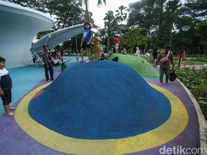 Video: Menghirup Udara Segar di Taman Siliwangi Cibinong