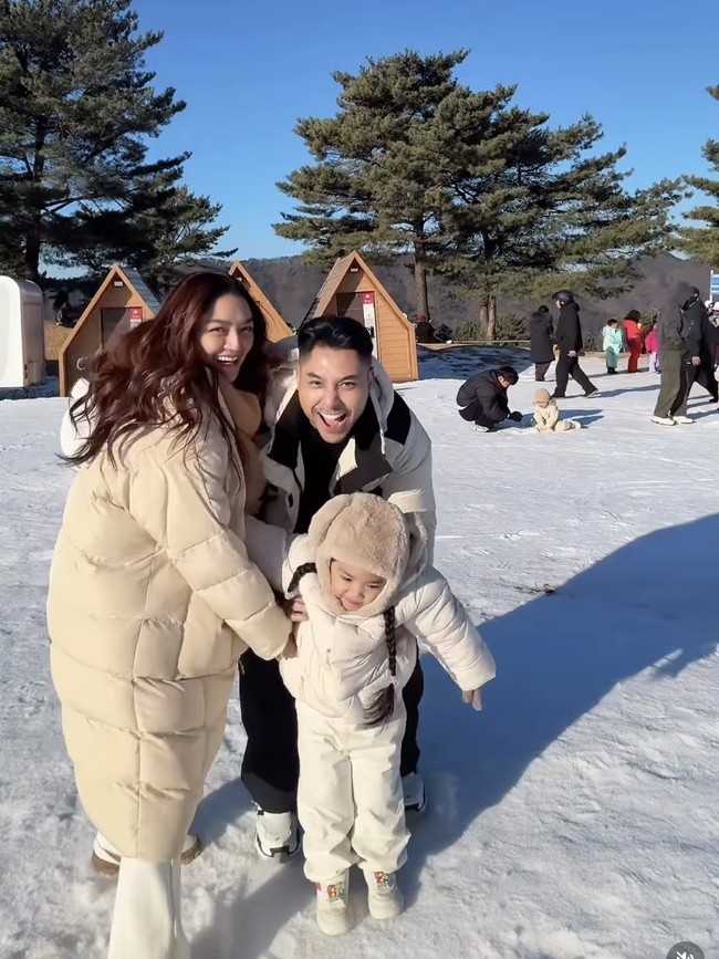 Liburan Virtual... 5 Selebritas Ini Jalan-jalan Akhir Tahun ke Tempat Bersalju