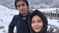 Inilah momen ketika pasangan pergi ke Shirakawa-go pada 2 Januari 2026. Suhunya -2°C. Foto: Instagram @prillylatuconsina96