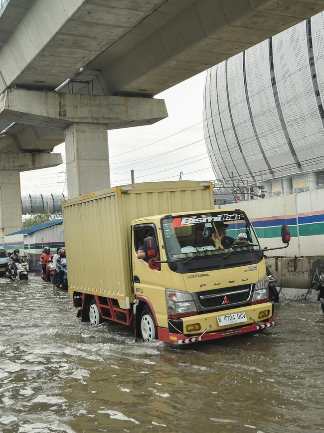 Awal Tahun 2026, Banjir Rob Rendam Jalan R.E Martadinata