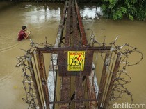 Berburu Kerang Kijing di Kali Bekasi, Bertaruh Nyali Demi Rupiah