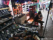 Bertahan di Tengah Ketidakpastian, Pedagang Taman Puring Keluhkan Omzet Anjlok