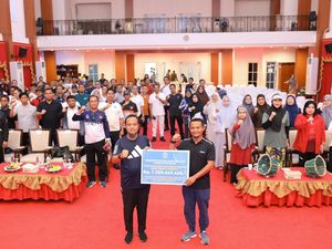 Bupati Bone Serahkan Bantuan Rp 1,23 M Bantu Korban Bencana di Sumatera