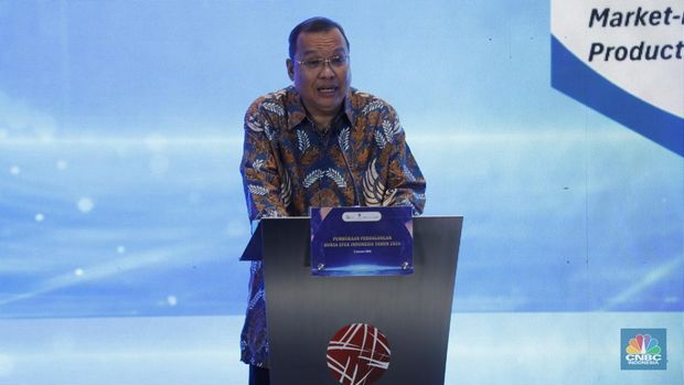 Direktur Utama Bursa Efek Indonesia (BEI) Iman Rachman memberikan sambutan saat pembukaan perdagangan saham awal tahun 2026 di Bursa Efek Indonesia, Jakarta, Jumat (2/1/2026) (CNBC Indonesia/Tri Susilo)