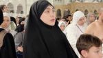 Momen Haru Celine Evangelista dan Fitri Tropica Bawa Anak Umrah