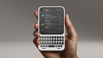 Clicks Communicator debut di CES 2026 untuk menjawab kebutuhan pengguna yang mencari smartphone dengan tombol fisik. Ponsel Android rasa BlackBerrry ini memiliki layar sentuh berukuran 4,03 inch, kamera belakang 50 MP, baterai 4.000 mAh, dan wireless charging. Foto: Clicks Technology