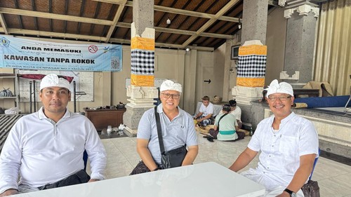 Dari kiri: Kelian Adat Banjar Pesanggaran I Ketut Agus Pujawan, Ketua Lingkungan Pesanggaran Putu Gedhe Suciptha, dan Perjuru Banjar Pesanggaran Ketut Wijana ketika ditemui detikBali, (2/1/2026) (Maria Christabel DK/detikBali)