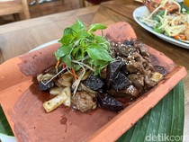 Epice: Resto Baru di Jaksel yang Punya Sapi Genteng hingga Sate 1 Meter!