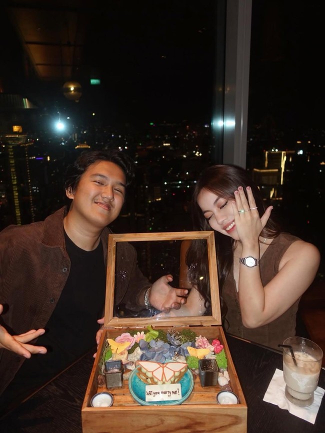 Tahun Baru, Frislly Herlind Ganti Status Usai Dilamar Difa Ryansyah