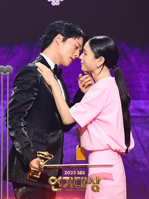 Gemes Banget! Ahn Eun-jin dan Jang Ki-yong Jadi Best Couple