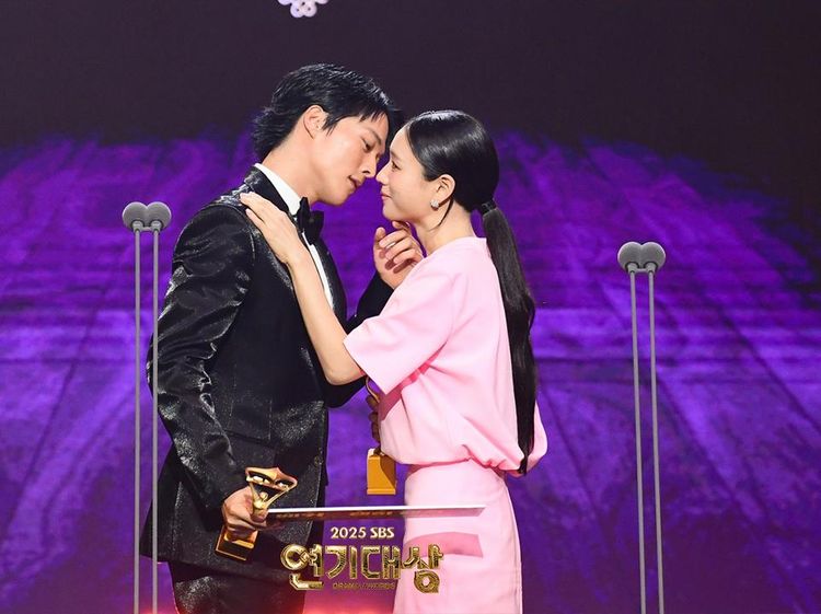 Gemes Banget! Ahn Eun-jin dan Jang Ki-yong Jadi Best Couple