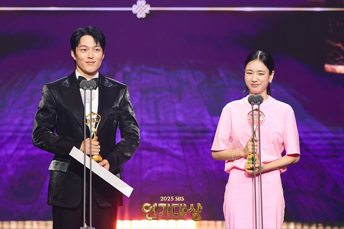 Gemes Banget! Ahn Eun-jin dan Jang Ki-yong Jadi Best Couple