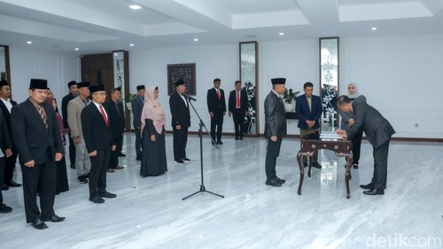 Gubernur NTB Lalu Muhamad Iqbal lantik 8 pejabat eselon II, Jumat (2/1/2026).