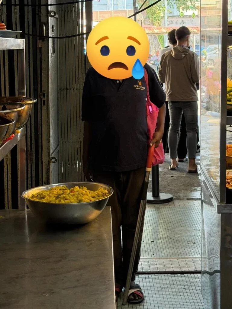 Haru! Pemilik Warung Nasi Traktir Tunawisma yang Tak Tahu Tahun Baru