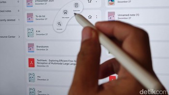 Gesture intuitif seperti pinch dan rotate mempercepat proses menulis, sketching, hingga ilustrasi di aplikasi GoPaint, menjadikan tablet ini alat kreatif yang benar-benar fungsional. Foto: Adi Fida Rahman/detikINET