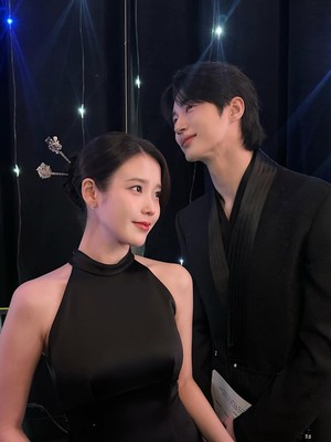 IU dan Byeon Woo Seok Calon Couple Favorit 2026