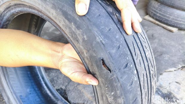 Jalan berlubang di Kedungsari, Pengasih, Kulon Progo, viral karena sering bikin ban robek, Jumat (2/1/2026). Jalan berlubang di Kedungsari, Pengasih, Kulon Progo, viral karena sering bikin ban robek, Jumat (2/1/2026).