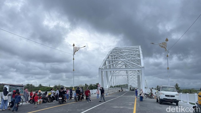 Jembatan Sodongkopo Diujicoba, Jadi Magnet Warga Pangandaran