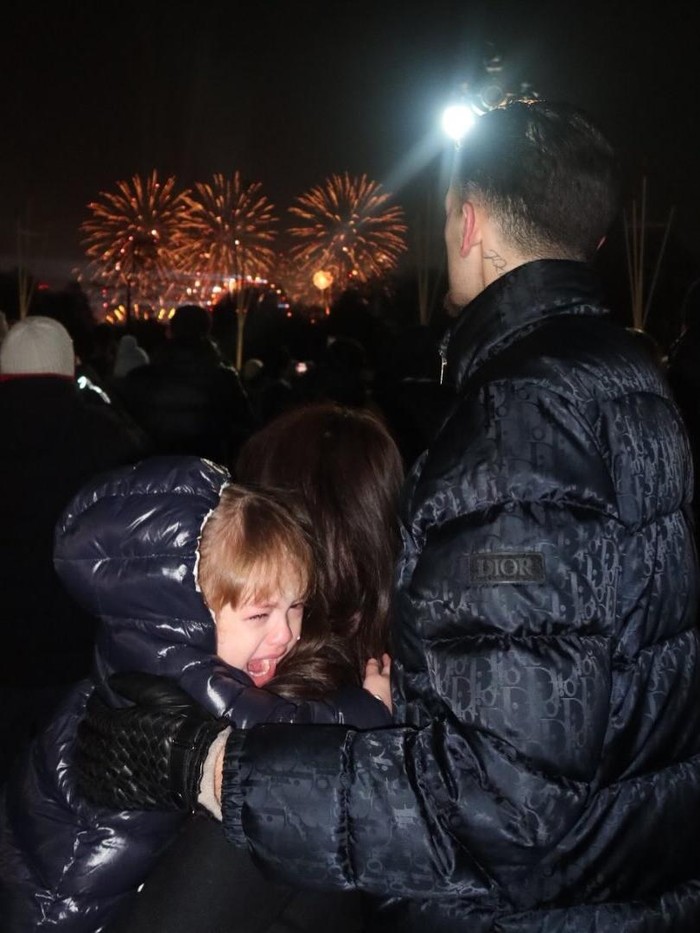 Jenifer Coppen dan Justin Hubner rayakan malam pergantia tahun 2025-2026 bersama di luar negeri.