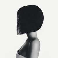 Gaya nyentrik ini ditampilkan Jennie BLACKPINK jelang ulang tahunnya ke-30 yang jatuh pada 16 Februari 2026. Di hari yang sama, ia akan memulai pameran foto pertamanya “J2NNI5.” Foto: dok. V Magazine