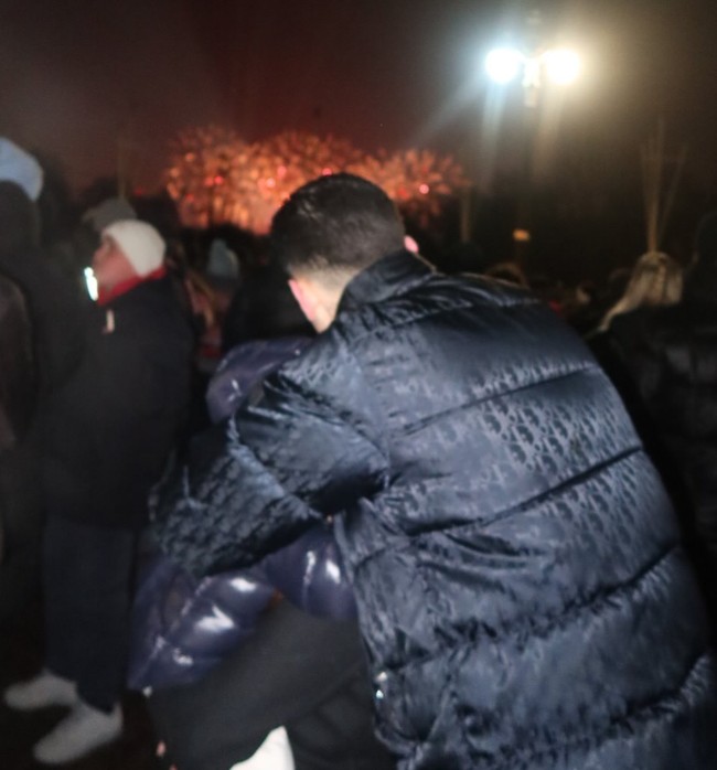 Unggahan Jennifer Coppen itu pun banjir ucapan selamat Tahun Baru. Tak sedikit juga yang mendoakan hubungannya dengan Hubner agar selalu lancar hingga ke pelaminan. Foto: Instagram/@jennifercoppenreal20
