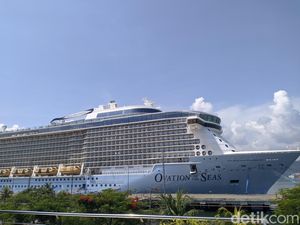 Ovation of The Seas Jadi Kapal Pesiar Terbesar yang Sandar di Gili Mas