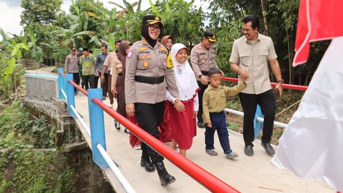 Kapolres Sragen Resmikan Jembatan Merah Putih Presisi Penghubung 2 Dukuh