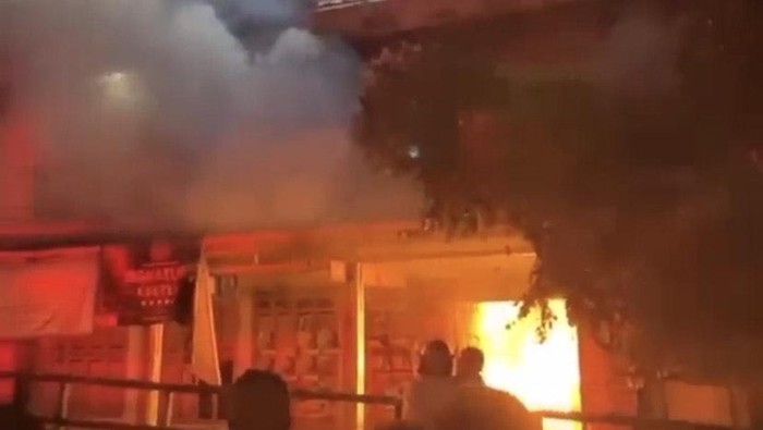 Api Mengamuk Hanguskan Ruko Sembako di Sukabumi