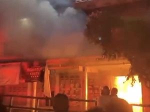 Api Mengamuk Hanguskan Ruko Sembako di Sukabumi