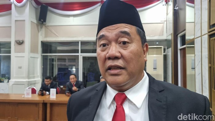 Kepala Dinas Lingkungan Hidup (DLH) Surabaya Dedik Irianto
