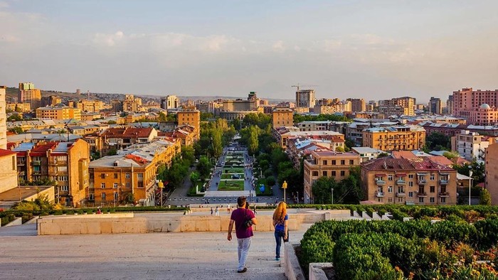 Yerevan: Kota Pink yang Merona Alami dari Jejak Batu Vulkanik
