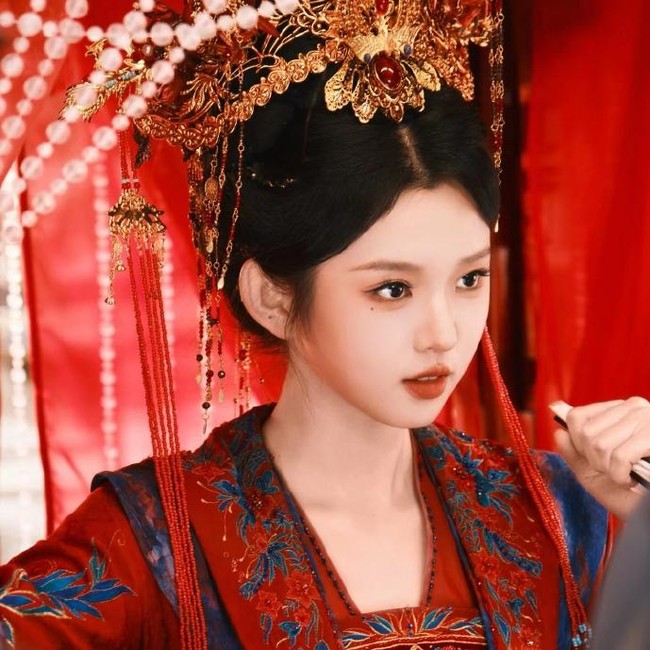 Pesona Li Keyi, Aktris yang Dijuluki Ratu Drama Pendek China, Pecahkan Rekor