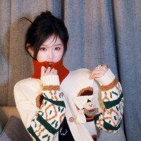 Aktris 25 tahun yang lulus dari Institut Teknologi Mode Beijing itu hanya berperan dalam satu drama pada 2023 kemudian mendapat delapan proyek di tahun selanjutnya. Sedangkan di 2025, ia main 29 drama yang tentu menakjubkan. Foto: Weibo